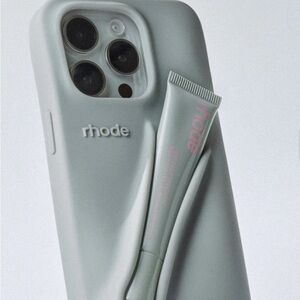 NWT RHODE Silver Phone Case with Lip Balm slot
Never been used
